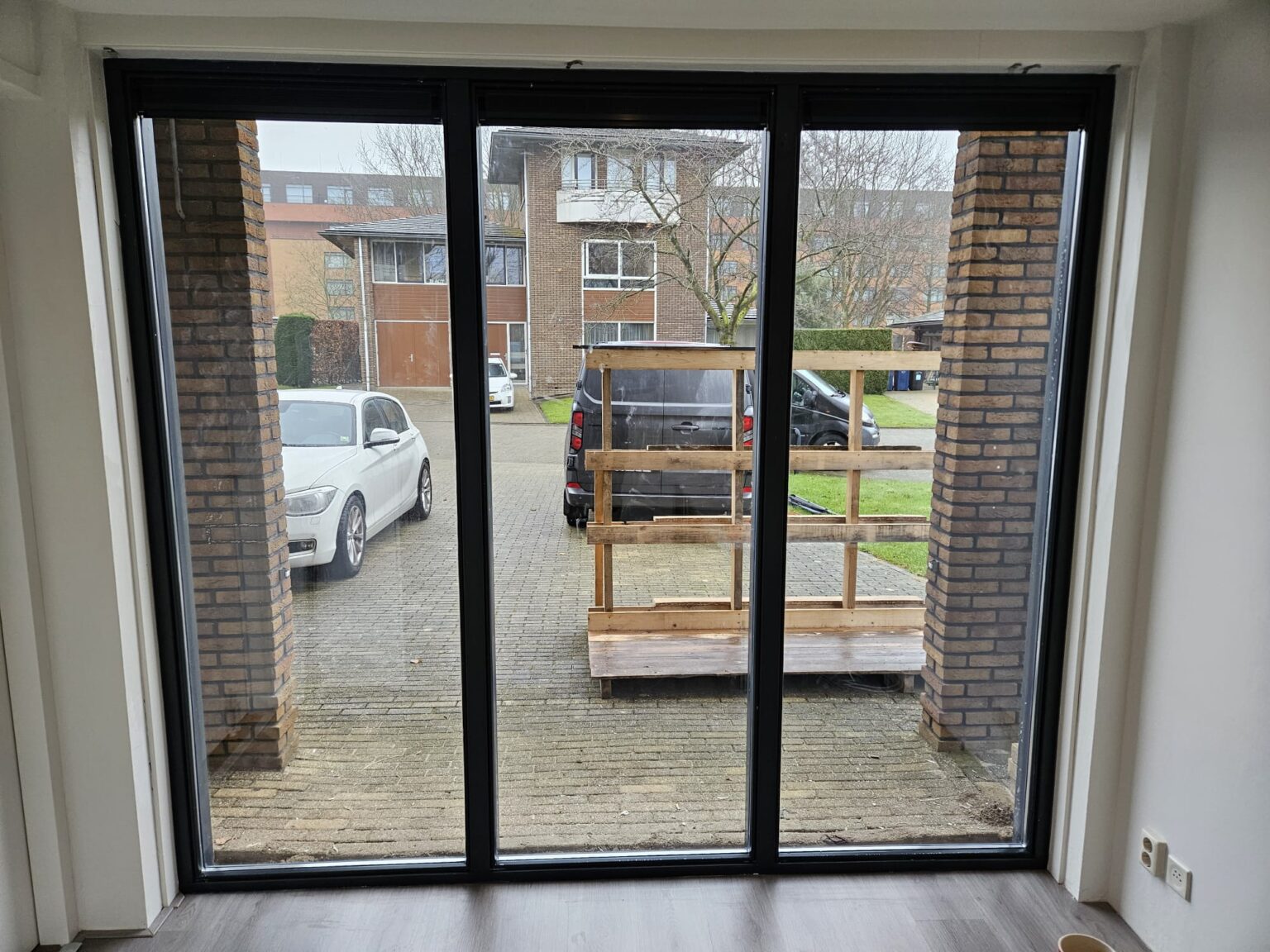 Een kozijn vervangen voor een strak en modern model voor meer lichtinval - door echte specialisten.